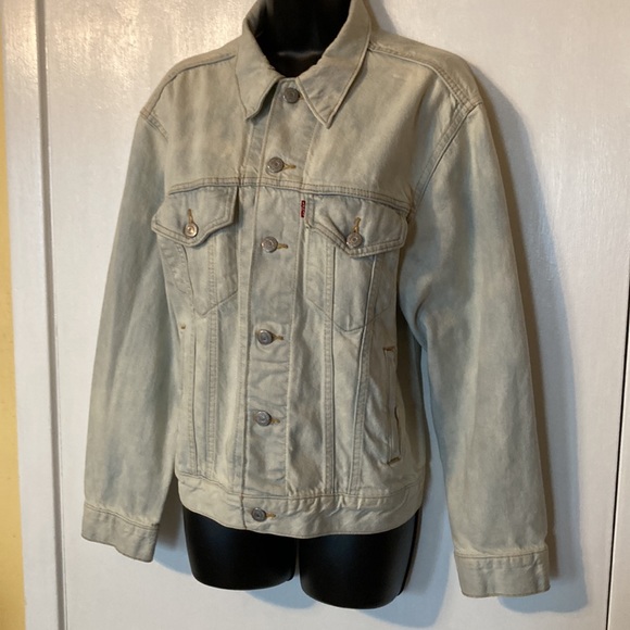 Levi’s Women’s Floral Embroidered Light Wash Jean Denim Jacket - Picture 2 of 7